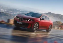 BMW'nin yeni elektrikli coupe-SUV modeli iX4 tanıtıldı. Araç, 828 km menzil, 603 beygir güç ve hızlı şarj desteğiyle dikkat çekiyor. – elektrikli BMW iX4